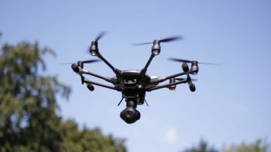 Czy kontrole drogowe z wykorzystaniem policyjnych dronów są legalne?